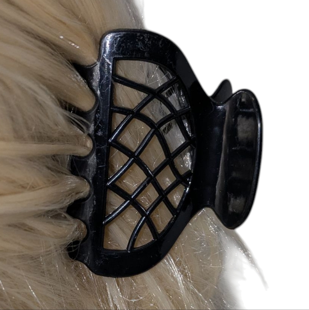 🍁 3/ $15 Boutique Claw Clip